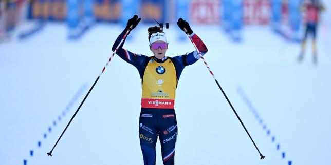 Lou Jeanmonnot vince la pursuit a Ruhpolding, rafforzando la posizione francese prima delle Olimpiadi