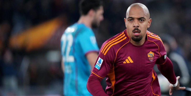 Roma: l'olandese brilla con 3 gol in 4 partite, paragonato a Batistuta, mentre i tifosi di Aston Villa protestano online