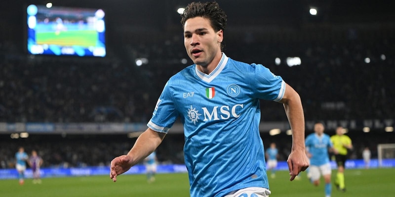 Vergara in vista per la Nazionale: Gattuso lo osserva mentre il tecnico arriva a Napoli