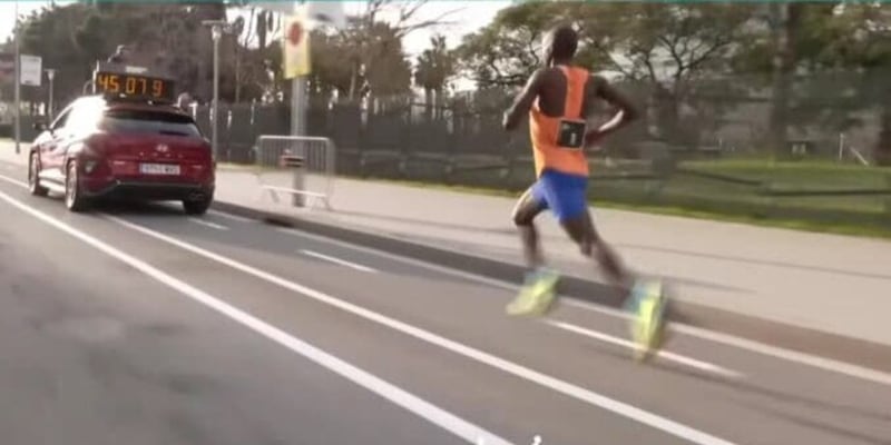 Jacob Kiplimo: il record mondiale di mezza maratona di Barcellona annullato per motivi tecnici