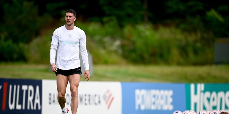 Vlahovic torna alla Continassa: il recupero dell’attaccante serbo in vista del ritorno in campo