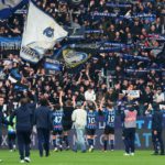Tifoso Atalanta lancia bicchiere di birra sul campo a Bergamo: la Lega impone multa e divieto