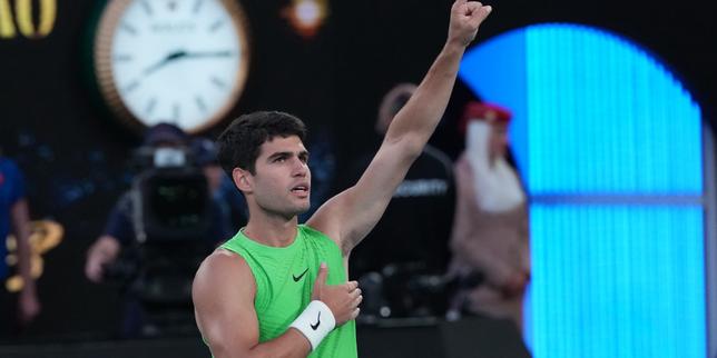 Alcaraz batte Zverev in cinque set e si qualifica per la finale dell'Open d'Australia