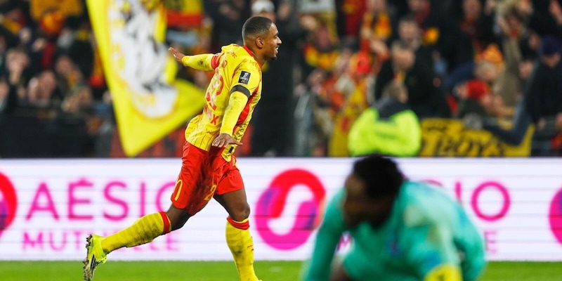 Lens supera Rennes e si alza in testa alla Ligue 1