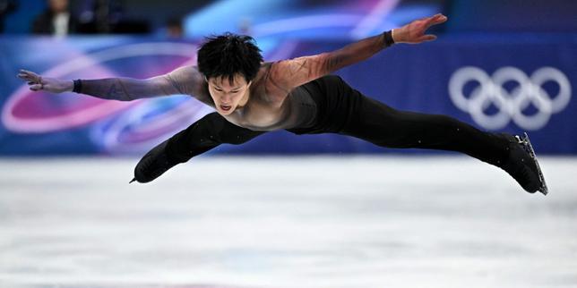 Adam Siao Him Fa vise le podium lors du programme libre du patinage artistique aux JO 2026