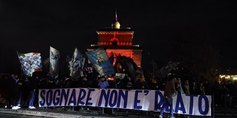 Tifosi fuori dallo Stadio Olimpico: analisi della sicurezza durante la Lazio‑Genoa
