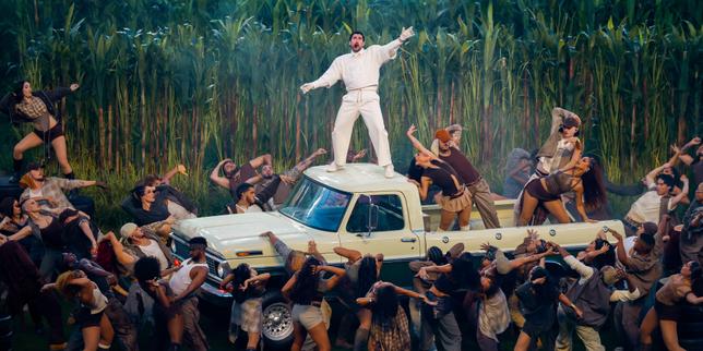 Bad Bunny al Super Bowl 2026: la sua esibizione e la reazione di Donald Trump