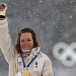 Océane Michelon conquista l'argento nella mass start femminile alle Olimpiadi di Milano-Cortina 2026