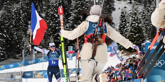 Francia vince l'oro al relay femminile di biathlon alle Olimpiadi 2026