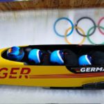 Ultima giornata olimpica a Milano‑Cortina: sci di fondo, bob e hockey su ghiaccio in finale