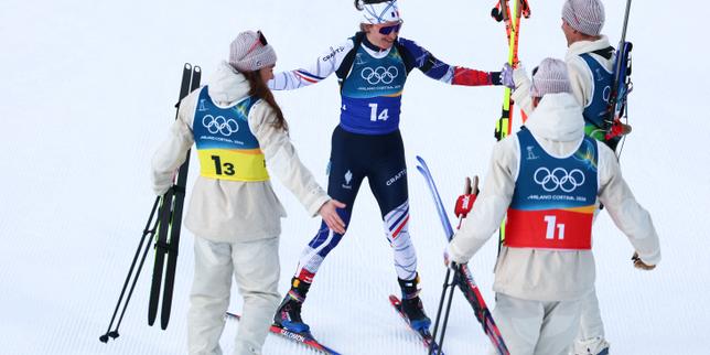 Francia vince oro biathlon misto e argento skiathlon all’apertura dei Giochi 2026, mentre Lindsey Vonn cade in discesa